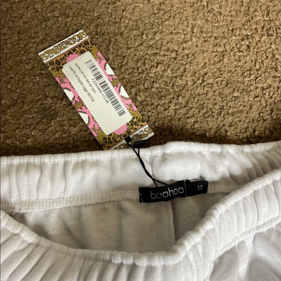 White sweatpants with pockets NWT!! - Picture 7 of 8